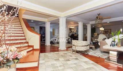 CASA DE RUA COM 4 SUITES, PISCINA E MAIS DE 5 VAGAS NO PRADO VELHO