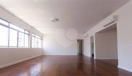 Apartamento com 3 quartos à venda em Cerqueira César - SP