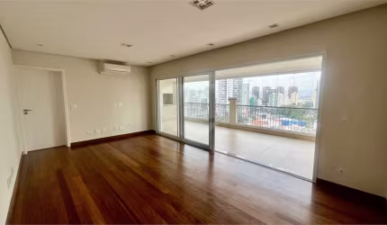 Apartamento com 4 quartos para locação em Perdizes - SP