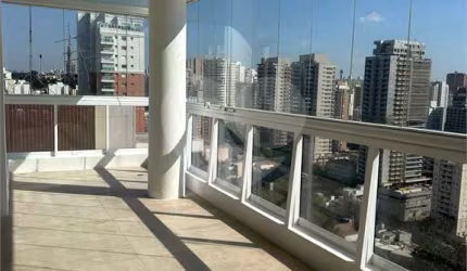 Apartamento com 3 quartos para locação em Perdizes - SP