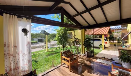Casa composta por  3 Dormitórios  na Zona Nova em Tramandaí