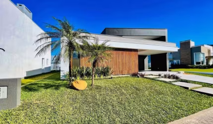 Casa em Condomínio Fechado dispondo de 04 suítes em Tramandaí RS