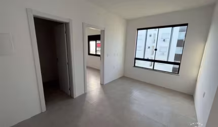 Apartamento de 01 Dormitório em prédio novo com Rooftop próximo ao mar de Traman