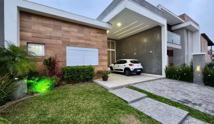 Casa alto padrão 03 dormitórios no centro de Tramandaí RS