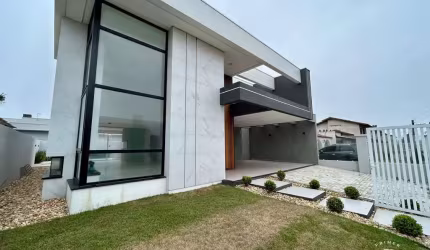 Casa alto padrão 04 Dormitórios no centro de Imbé RS
