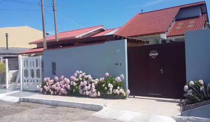 Casa na beira da lagoa, com 2 dormitórios a venda em Tramandaí