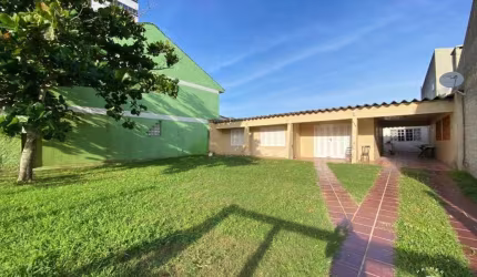 Casa 04 Dormitórios próximo ao mar em Tramandaí RS