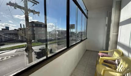 Amplo apartamento de 03 dormitórios no centro de Tramandaí