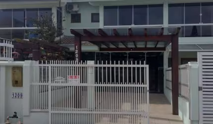 Excelente duplex a venda com 02 dormitórios no centro de Tramandaí