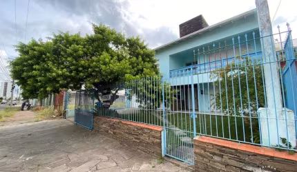Ampla Casa no Centro de Tramandaí, em Zona Comercial