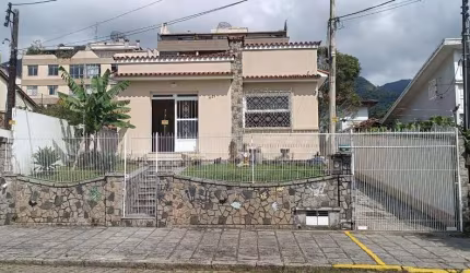 Casa para Venda em Teresópolis, Alto, 5 dormitórios, 2 suítes, 4 banheiros, 7 vagas