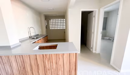Apartamento para aluguel  reformado localizado na Av. Hercilio Luz. Lugar privilegiado.