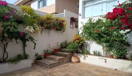 Excelente sobrado reformado, 03 suítes, 180m2.
