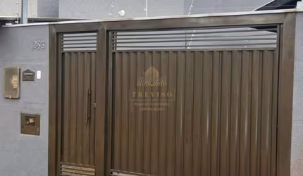 Casa toda reformada no Los Angeles próxima ao asfalto