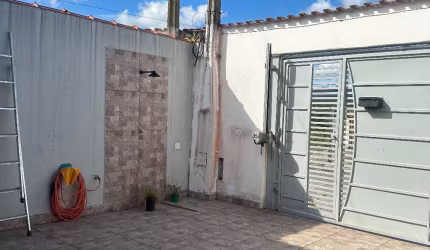 Linda casa semi nova próx a plataforma de pesca