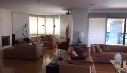 Lindo e charmoso  apartamento com 4 quartos com suítes com closets, 5 vagas de garagem