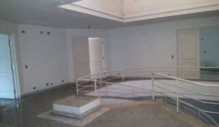Ponto Comercial e 14 banheiros à Venda