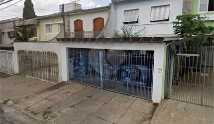 Sobrado no Planalto Paulista, 2 dormitórios e 2 vagas.