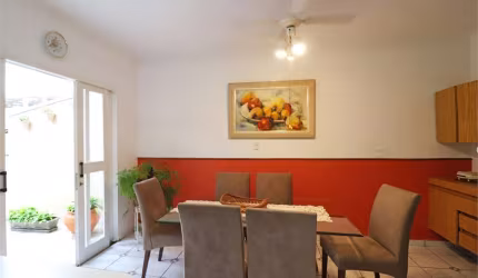 Excelente sobrado com casa extra nos fundos, muito bem conservado