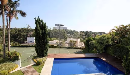 Casa co piscina no Jardim Guedala- 4 suites, 8 vagas.
