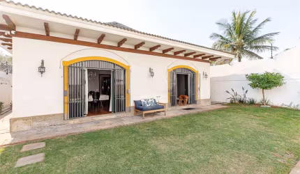 Casa para venda com 4 quartos, 450m² com 700m² de terreno!