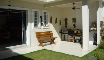 Linda casa no Planalto Paulista! Pé direito alto, edícula e quintal