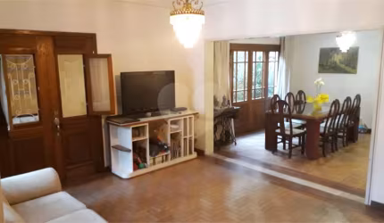 Excelente Sobrado à venda em Mirandópolis c/ 305m2 - 3 Suítes/3 Vagas - metrô Santa Cruz