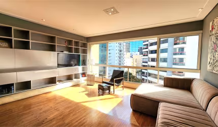 Apartamento moderno no Itaim Bibi com 2 suítes e 2 vagas