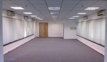 SALA COMERCIAL, COM 2 BANHEIROS, 2 VAGAS