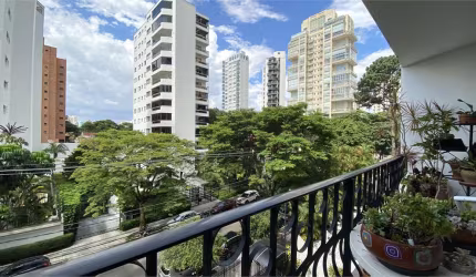 Apartamento com 293m² em Moema - fora de rota - estuda permuta