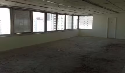 Itaim. Conjunto comercial. 3 vagas.
