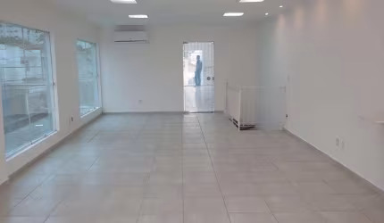 Loja bem localizada em Moema