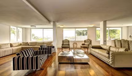 Casa à venda de 1200 m² no Morumbi com 7 quartos, 5 suites e 10 vagas.
