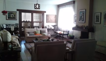 Casa à venda de 500 m² no Morumbi de 5 quartos sendo 2 suites e 6 vagas.