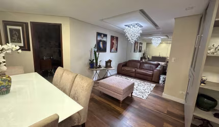 Amplo apartamento totalmente reformado na Saúde perto do Metro