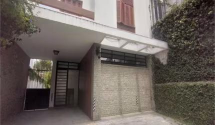 Sobrado para locação com 4 dorms sendo 1 suite americana, salas, jardim, 3vagas !