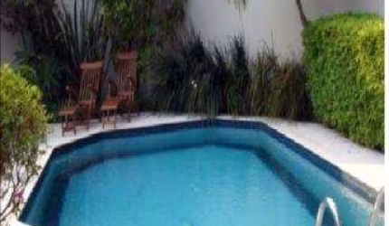Charmosa casa em rua tranquila no Morumbi