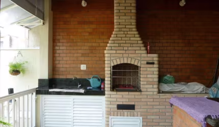 Linda casa na Vila Romana, 2 vagas, churrasqueira, forno a lenha!