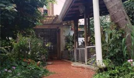 Sobrado no Brooklin 3 quartos sendo 1 Suite com varanda e armários embutidos