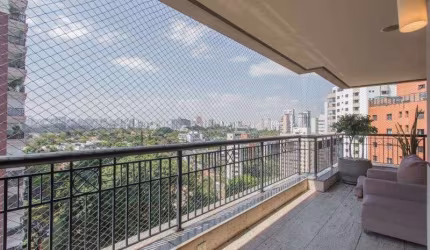 Apto elegante e sofisticado ao lado do Parque Ibirapuera. 3 suites, 5 vagas.