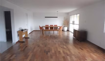 Ótimo apartamento na Vila Mariana, próximo do Parque Ibirapuera e ALESP!