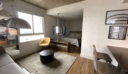 Apartamento mobiliado no Brooklin - 1 suíte - 1 vaga e varanda.