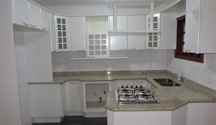 Excelente oportunidade, casa em rua tranquila, 3 dormitórios, garagem, pronto para morar