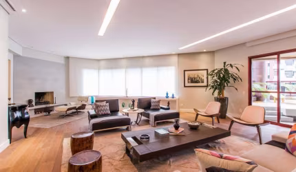 Apartamento à venda de 449 m² no Morumbi, reformado de 4 suites e 4 vagas.