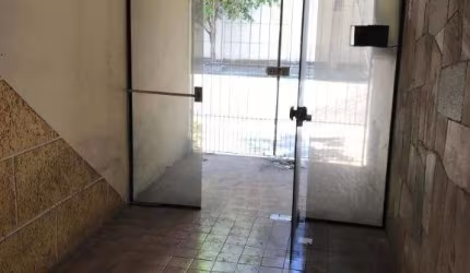 sobrado com loja e entradas independentes, rua de grande movimento pedestres e veiculos,
