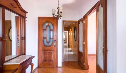Apartamento de 145m2, 1 por andar, 3 dormitórios, 1 suíte, 1 vaga, perto do Parque da Aclimação.