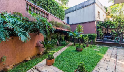 Oportunidade! Excelente imóvel à venda!!! Sobrado amplo, com 7 vagas e bem localizado!