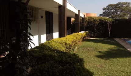 Casa  terrea no Morumbi nobre,  estilo modernista