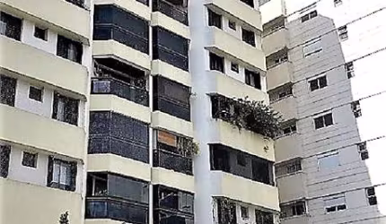 Living com SACADA. Apto com  4 dormitórios e 3 vagas de garagem. Planta Original