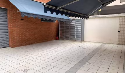 Casa comercial com área total de 500 m2. Terreno tem  10 por 50. Localização privilegiada de Moema!